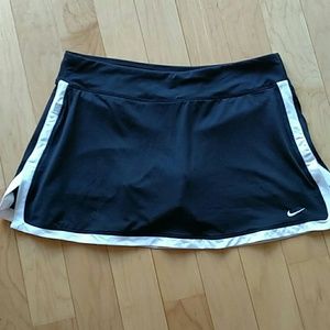 Nike Blk/Wht Tennis Skort